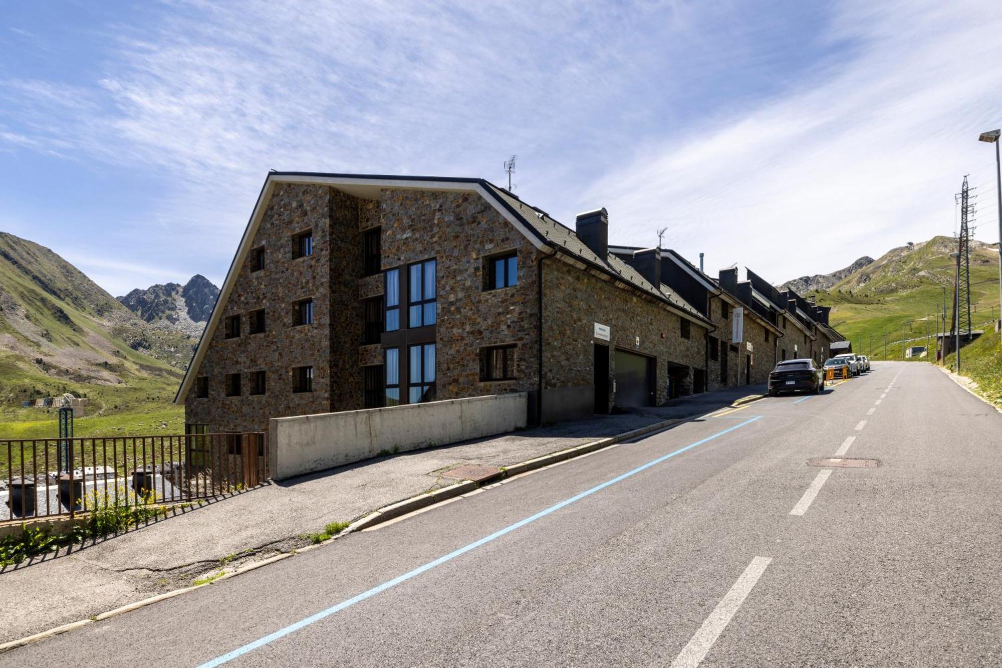 Increibles Vistas A Montanas En El - Parking - Wifi - In Out L By Bonesvacances Apartamento