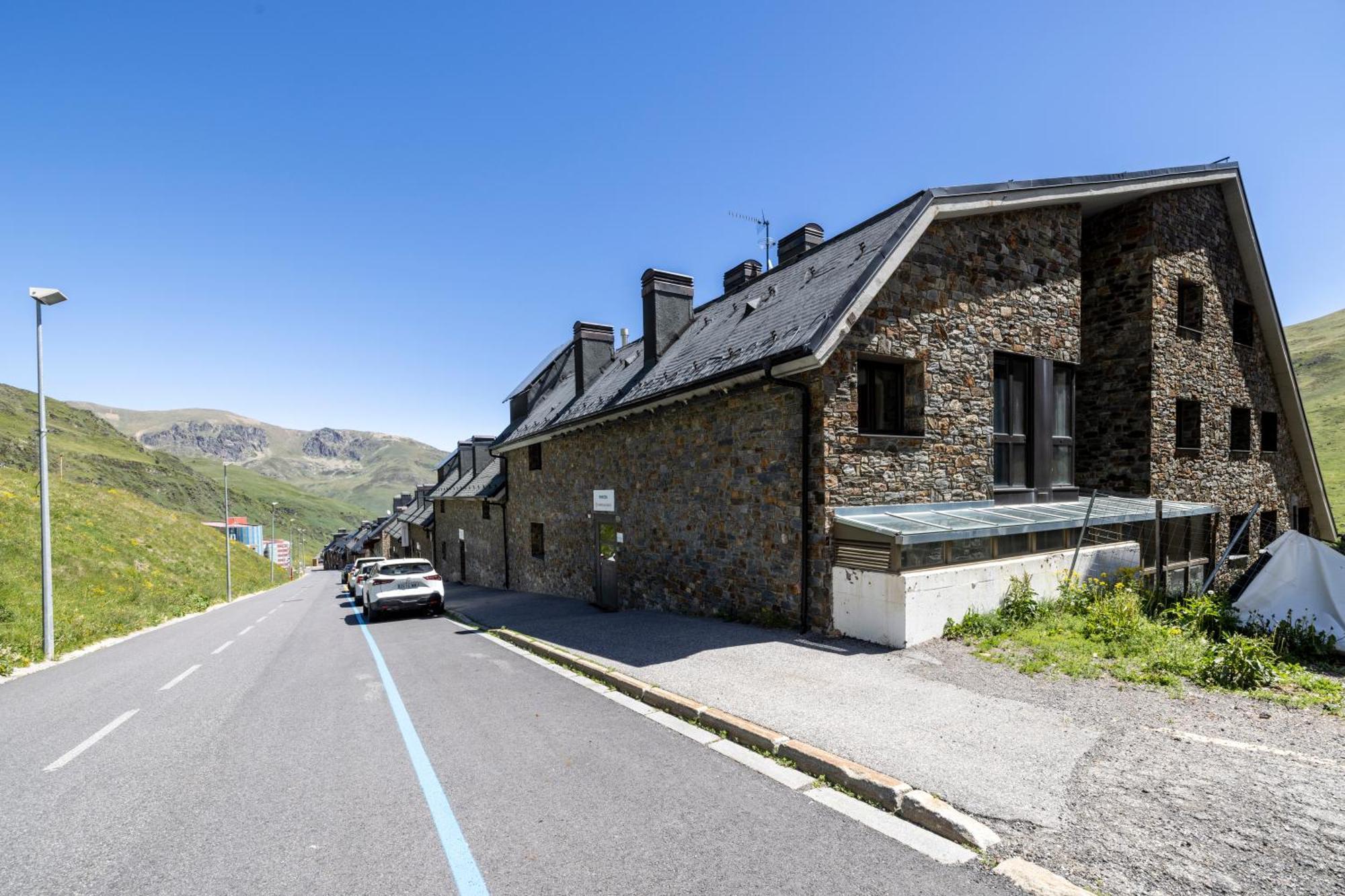 Increibles Vistas A Montanas En El - Parking - Wifi - In Out L By Bonesvacances *