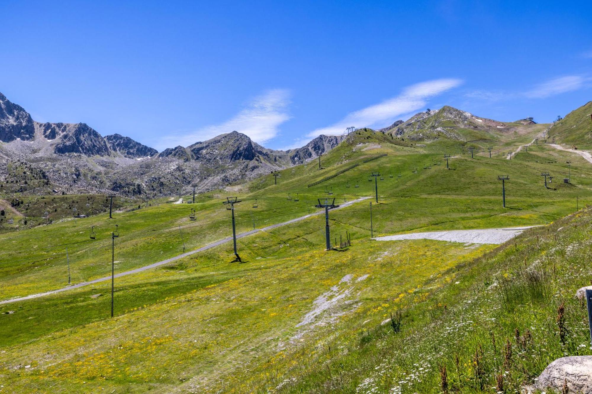 Increibles Vistas A Montanas En El - Parking - Wifi - In Out L By Bonesvacances Apartamento *